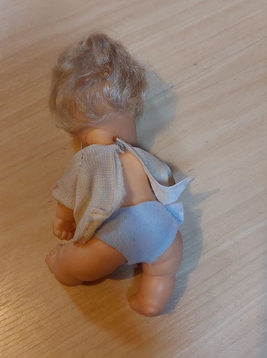 Boneca antiga de brincar