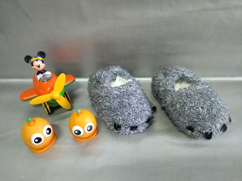 Pantufas tam. 19/20 novas com oferta bonecos