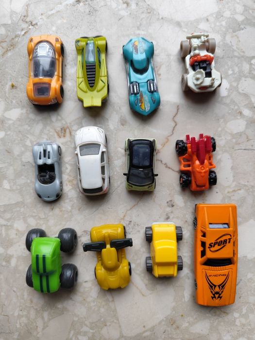 Małe samochodziki Hot Wheels i inne różne 12 szt