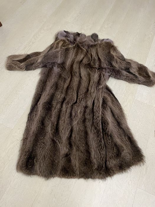 Продам шубу з хутра єнота