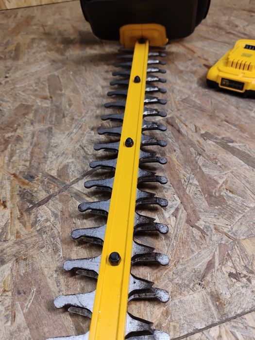 DeWalt nożyce do żywopłotu DCMHT562