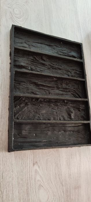 Molde de resina para fabricação placas de gesso imitação madeira.