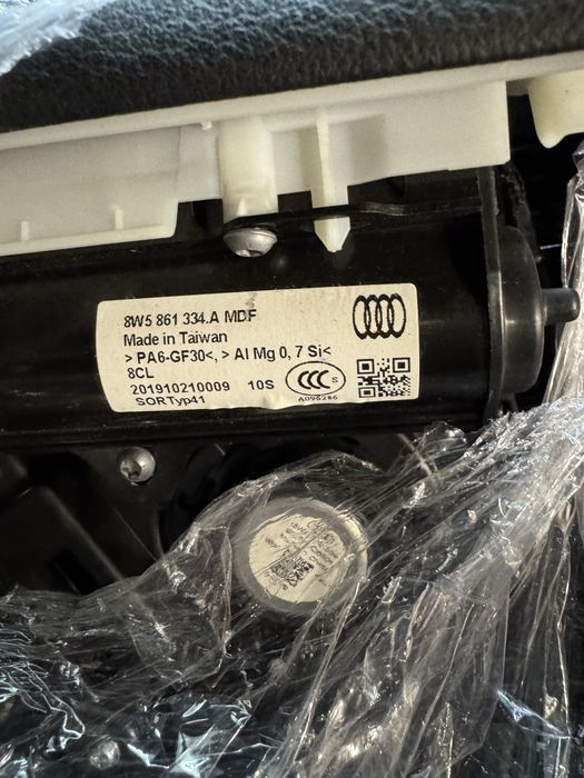 Продам дверні карти дверей Audi A4