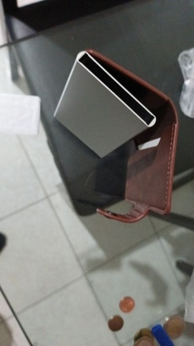 Carteiras pele e alumínio