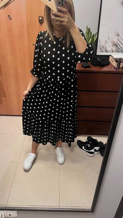 Czarna sukienka midi z falbanami w biale grochy M/L