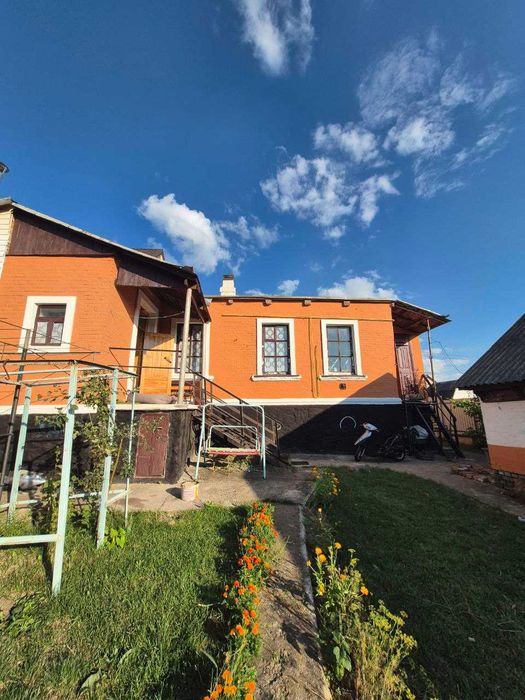 продаж частини будинку в центральній частині міста
