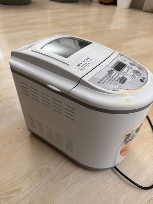 Хлібопечка LG HB-156JE