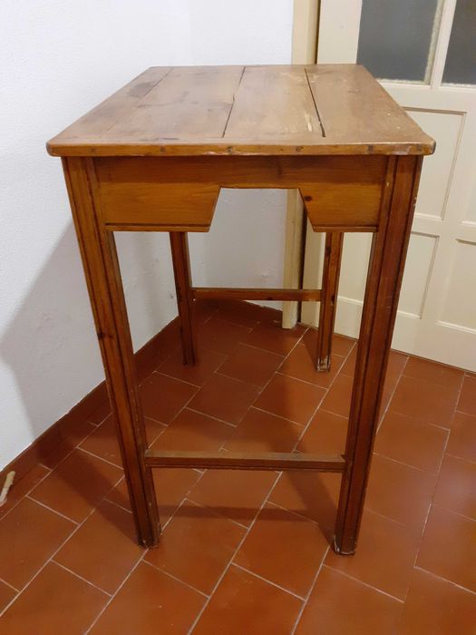 Mesa, em madeira maciça (pinho) - Amadora