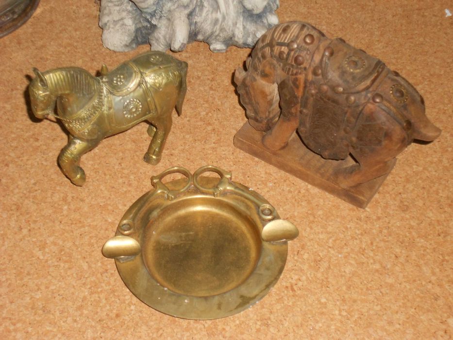 Antiguidades decorativas tronco, cavalos, taça vidro, jarro, cinzeiro