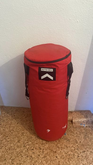 Saco de Boxe Suspenso Outshock 14kg + Luvas + fitas para a mão