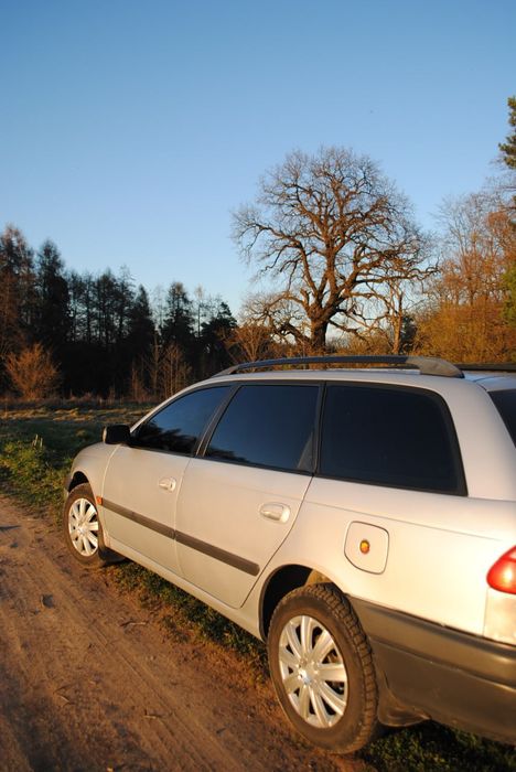 Тойота Авенсіс 2001