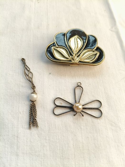 Stare zawieszki i klamra PRL