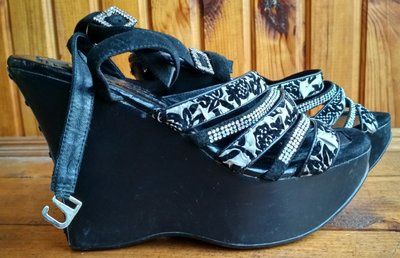 Босоніжки зі стразами