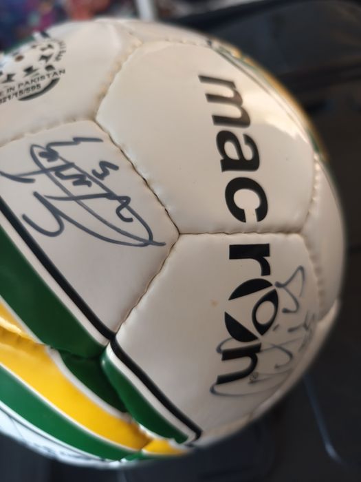 Bola do Sporting autografada