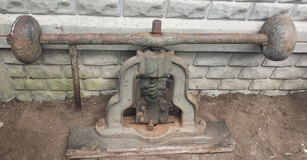 Prasa śrubowa balansowa