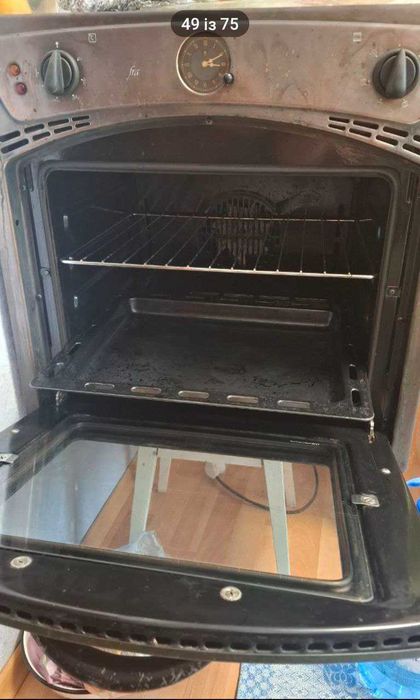 Кухонні шафи, варочна газова поверхня, піч електрична бу.