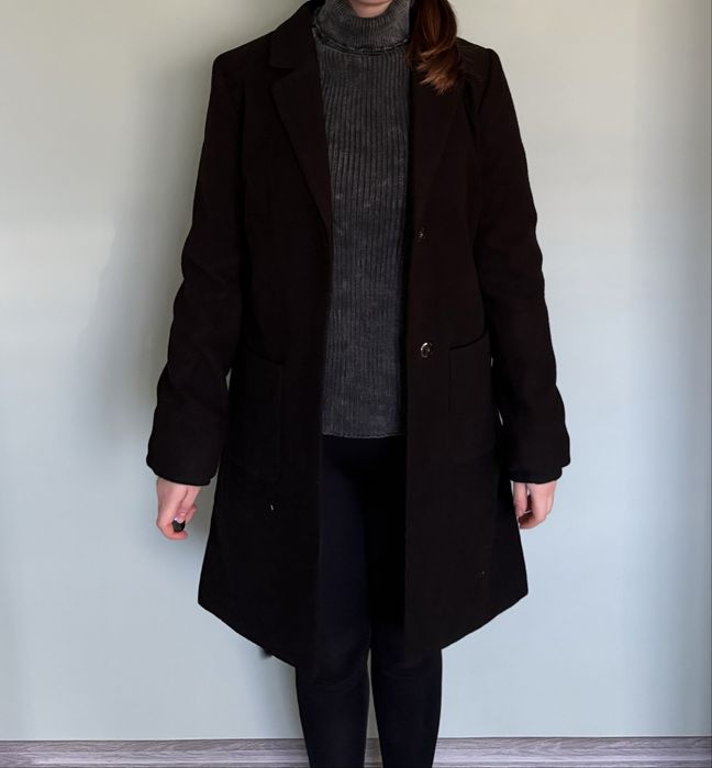 Пальто чорне на запах