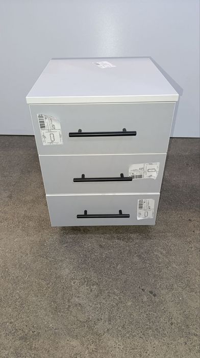 Мобільна тумба на 3 шухляди. Висота 550 ширина 400 глибина 455. Кількі