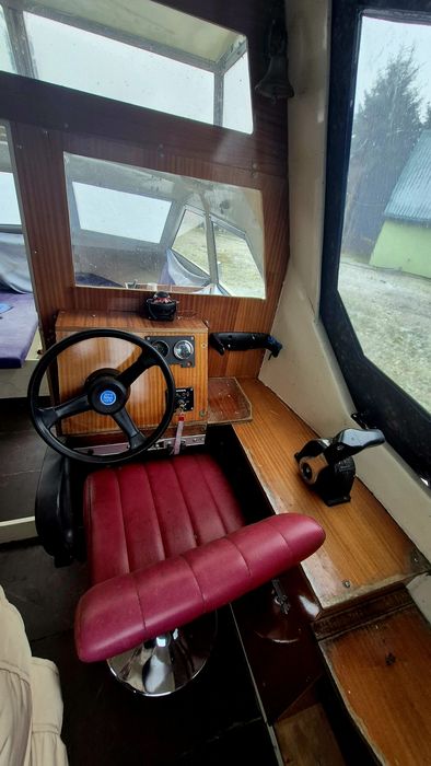 Łódź z silnikiem i przyczepka