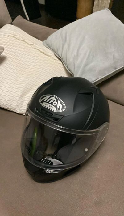 Capacete preto Airoh