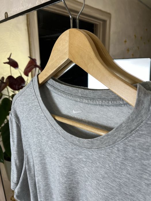 Футболка Nike Tee сіра меланжева
