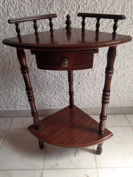 Mesinha de canto com gaveta