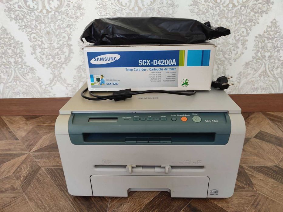 Продаю ксерекс SAMSUNG  SCX-4220 Laser multifunction гарному робочому стані з запасним новим катріджем  Телефонуйте