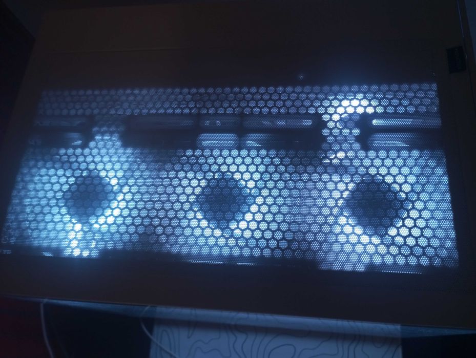 white gaming pc very good condition