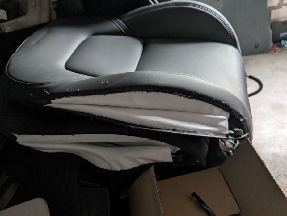 Сидіння тесла модел Y 2023 року під роботу