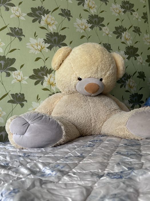 Продам большого плюшевого медведя