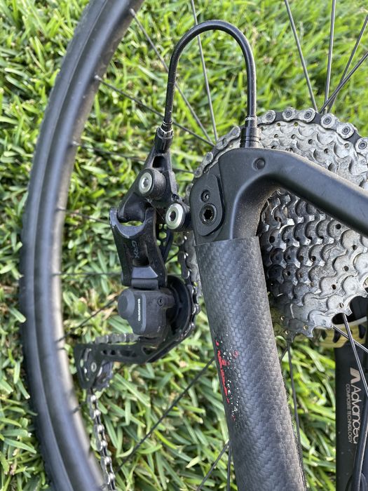 Bicicleta gravel Giant advanced carbono