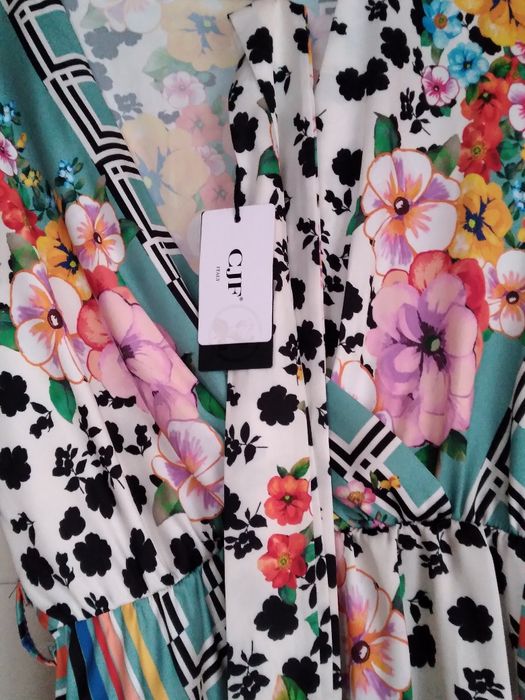 Сукня атласна з поясом. Нова з біркою. Італія