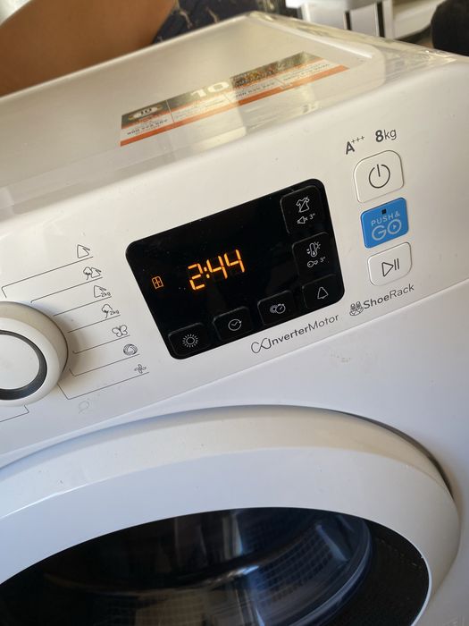 Máquina de Secar Roupa Indesit YT M11 83K RX EU — 8 kg — Bomba de Calor — AVARIADA