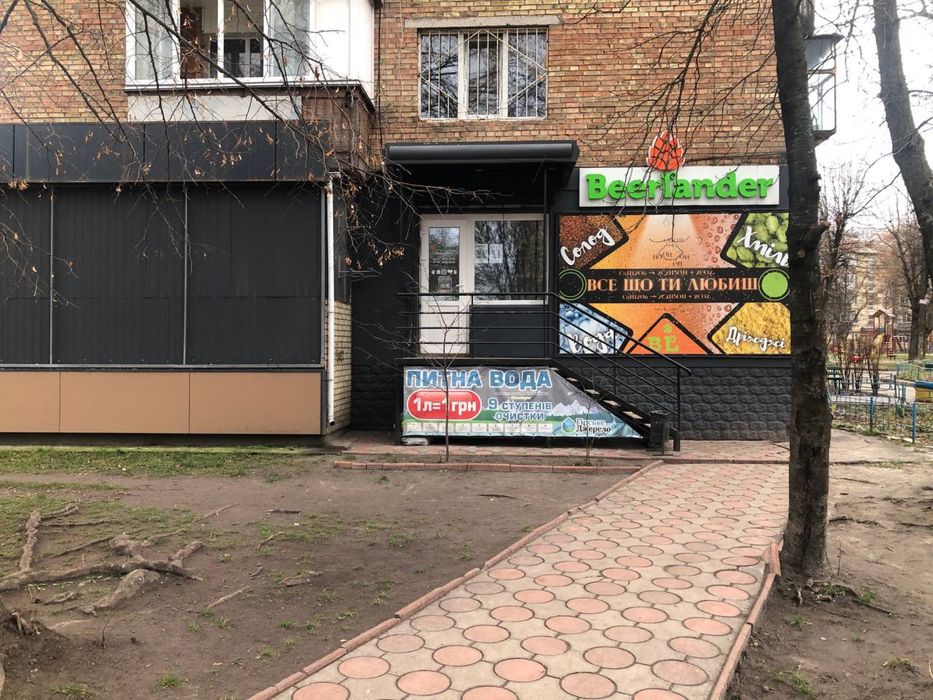 Оренда фасадного приміщення Центр, канікули,кутове фасадне приміщення