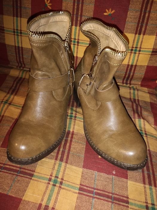 Botas de senhora em pele