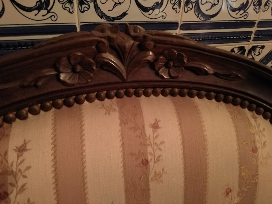 Cadeirão de Braços em Mogno Estofado