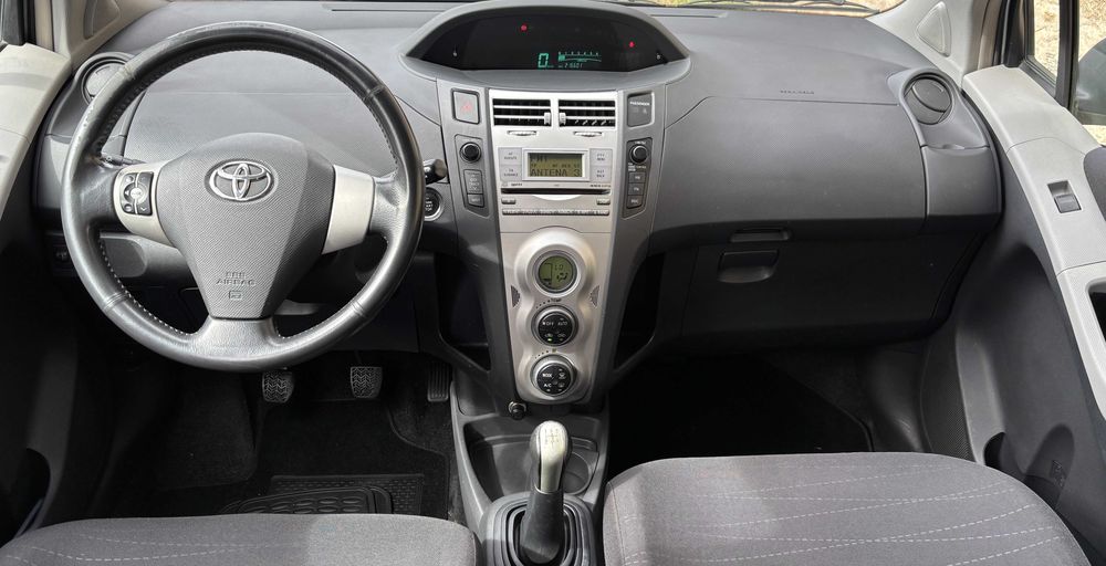 Toyota Yaris 1.0 VVT-i Sol High Pack — photo 4