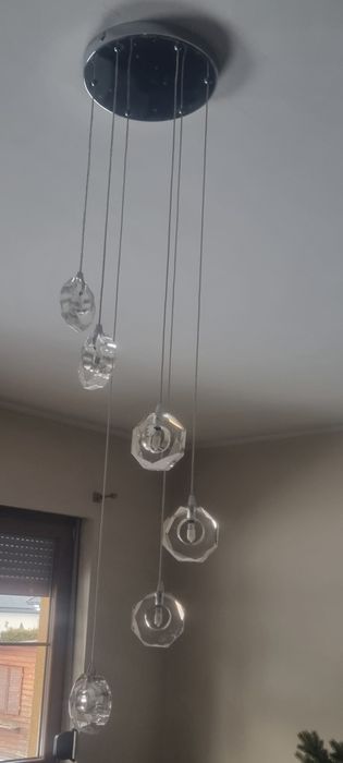 Kaskadowa lampa sufitowa