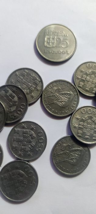 LOTE de 11 Moedas de 5 Escudos  e 1 de 25 escudos