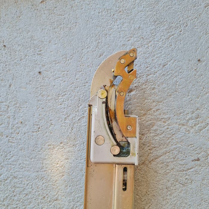 Ramiona nośne do okien dachowych