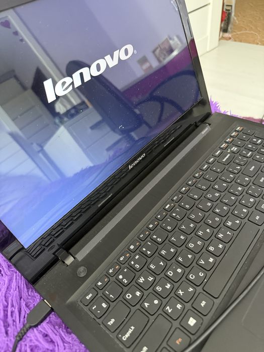 Ноутбук Lenovo чорний