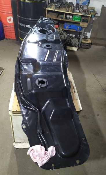 Топливный бак  mitsubishi padjero iii 00-06, mr342850 б/у