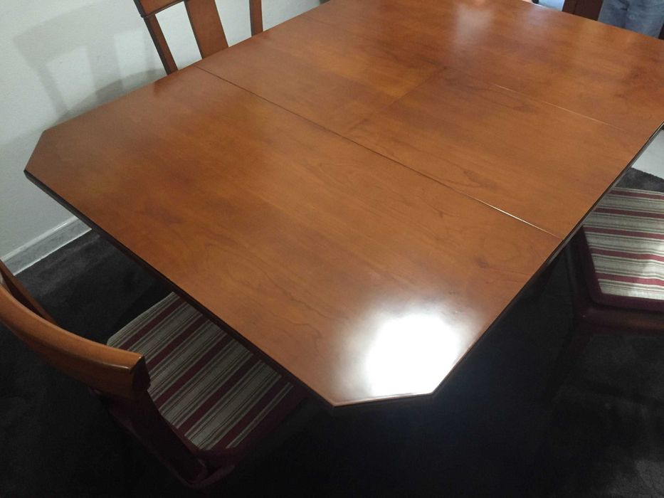 Mesa Sala Jantar Cerejeira Extensível + 4 cadeiras