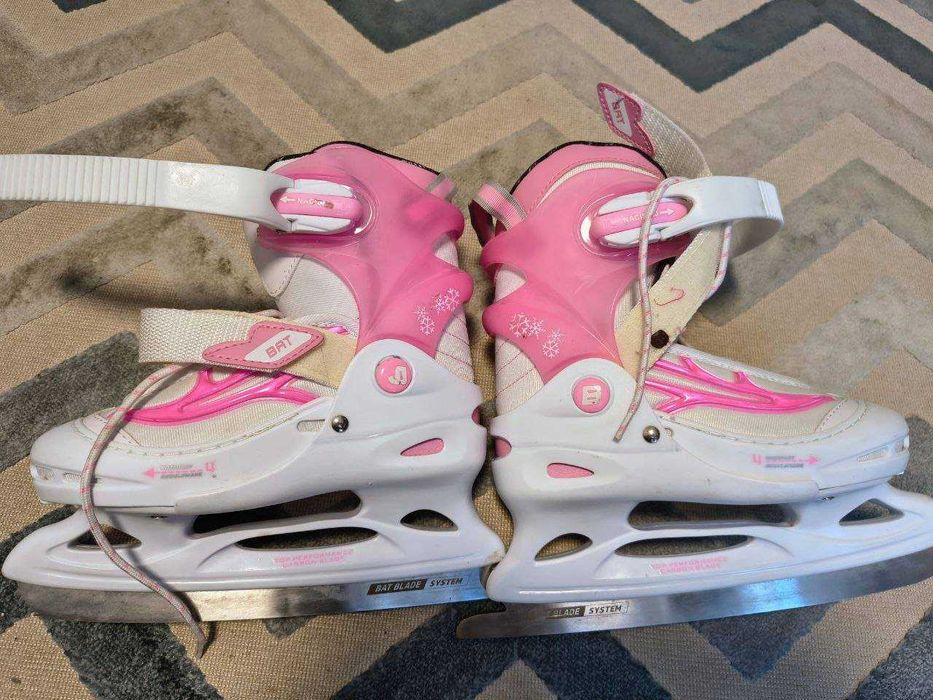 ŁYŻWY REGULOWANE w zakresie rozmiarów: 30-33 dla dziewczynki