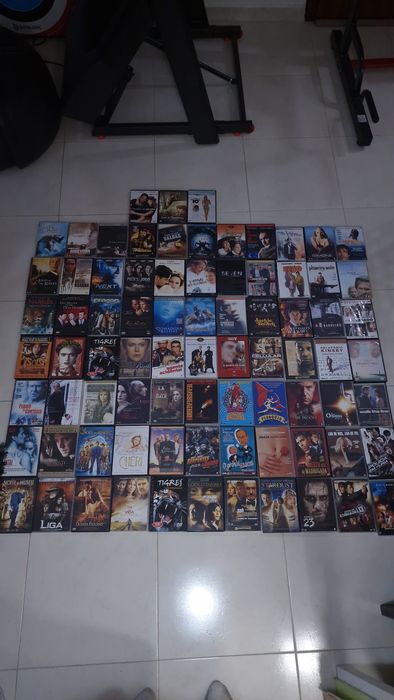 Caixa de dvd e filmes para ver