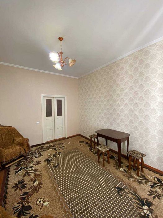 Велика, простора,3к -В хорошому районі з суперовим ремонтом, поверх ок