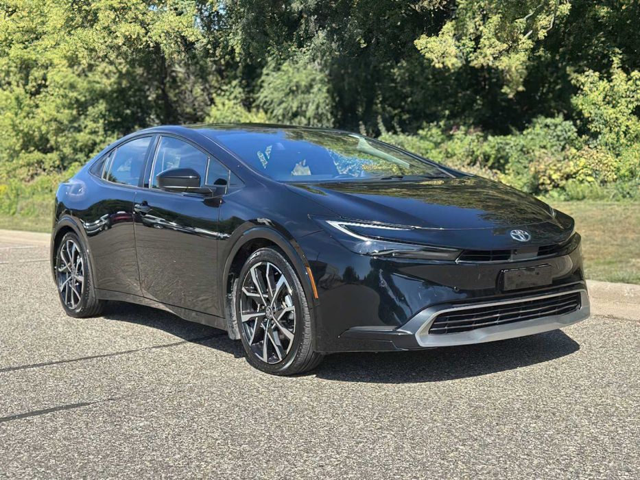 Toyota Prius Prime      2024