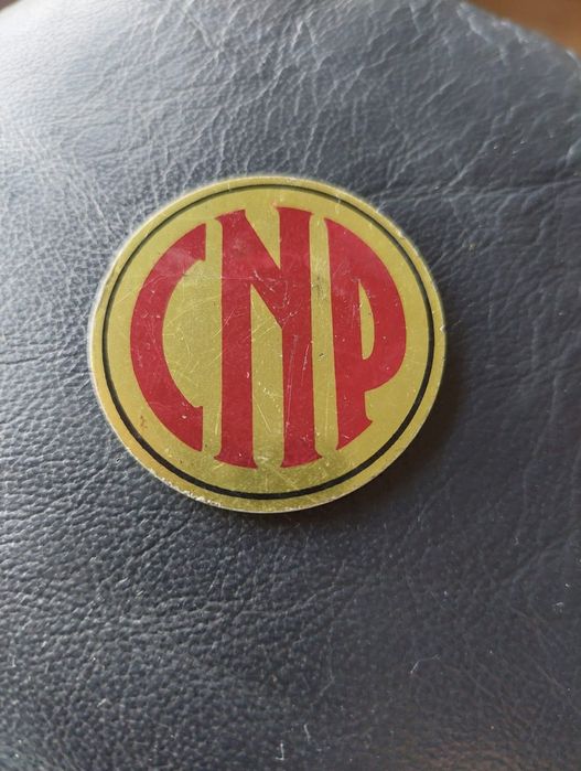 Alfinete de peito antigo alumínio "CNP" (4,3 cm diâmetro) - RARÍSSIMO!