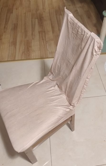 4 pokrowce na krzesła + obrus