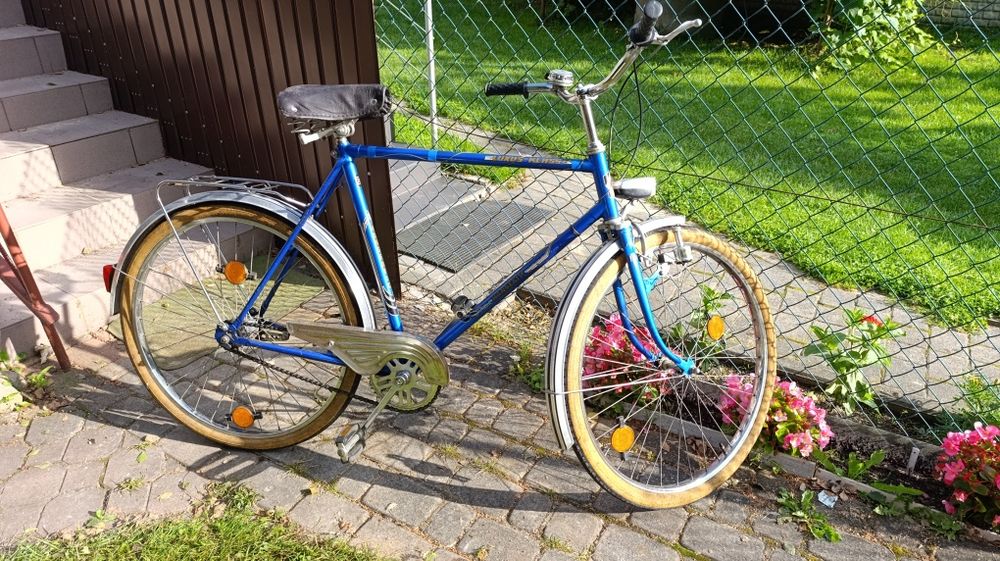 Rower stary z ramą.